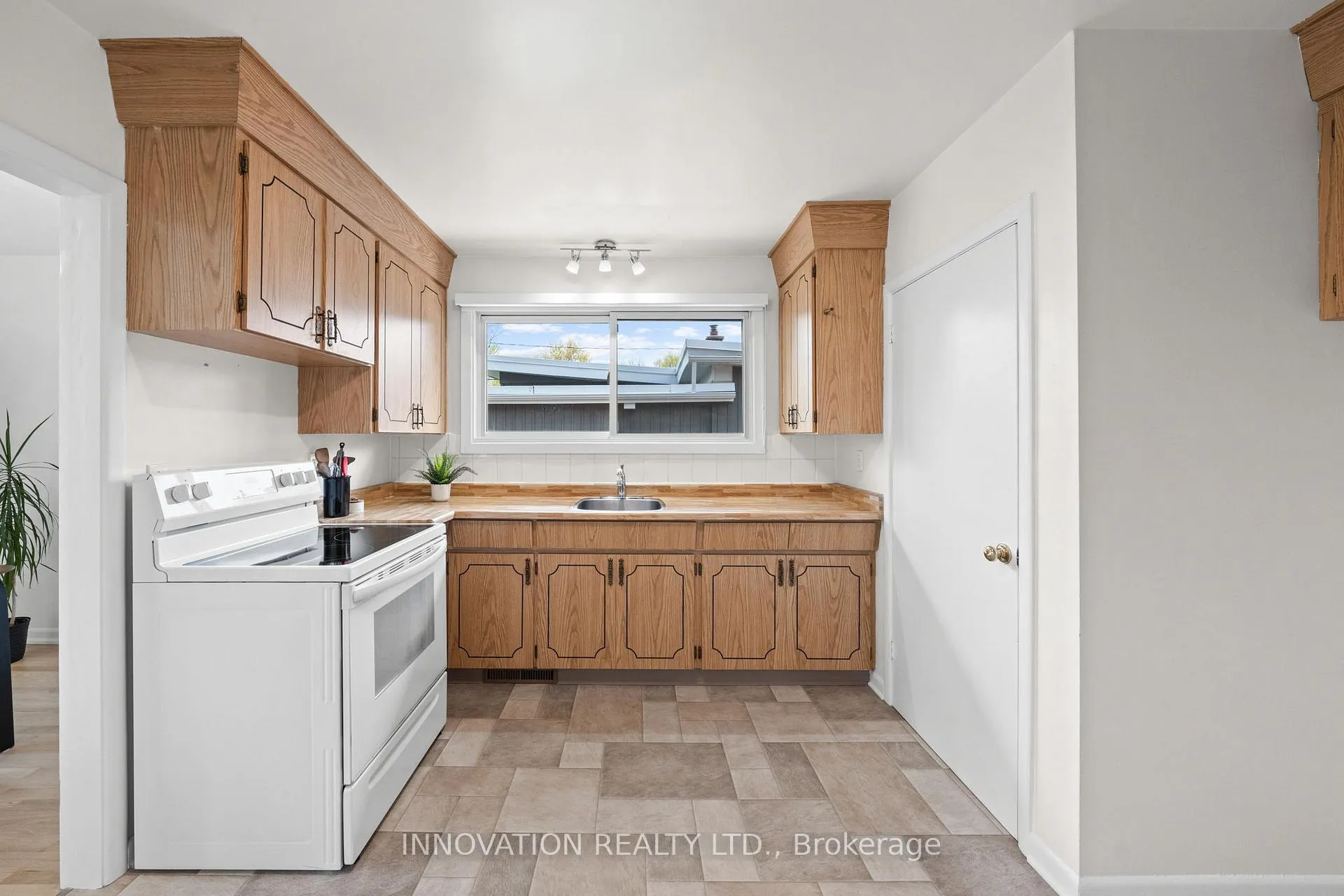 Photo 12 of 804 Adams Avenue, Ottawa, Elmvale Acres — HOMEH