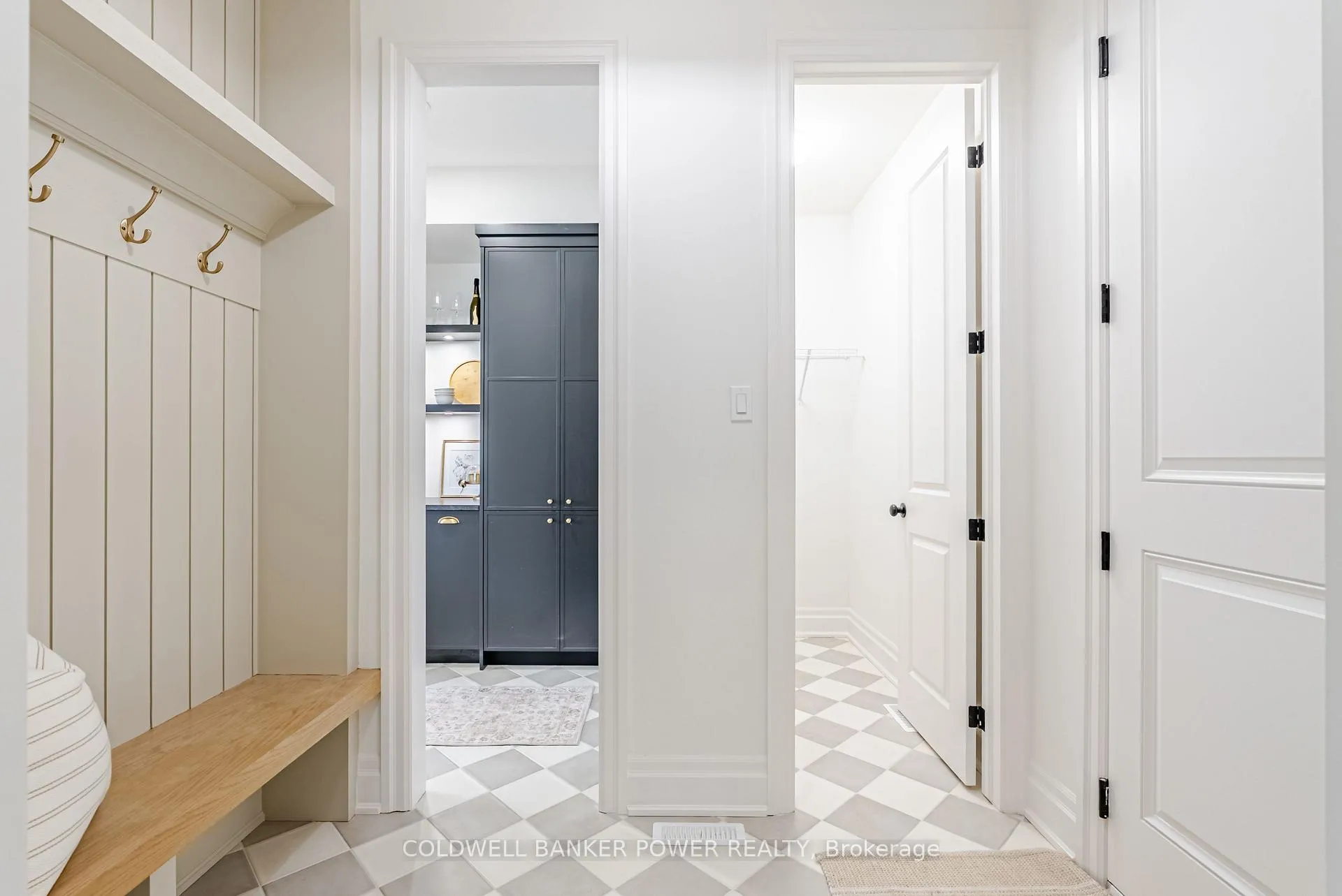 Photo 11 of 6315 Jack England Drive, London, South V — HOMEH