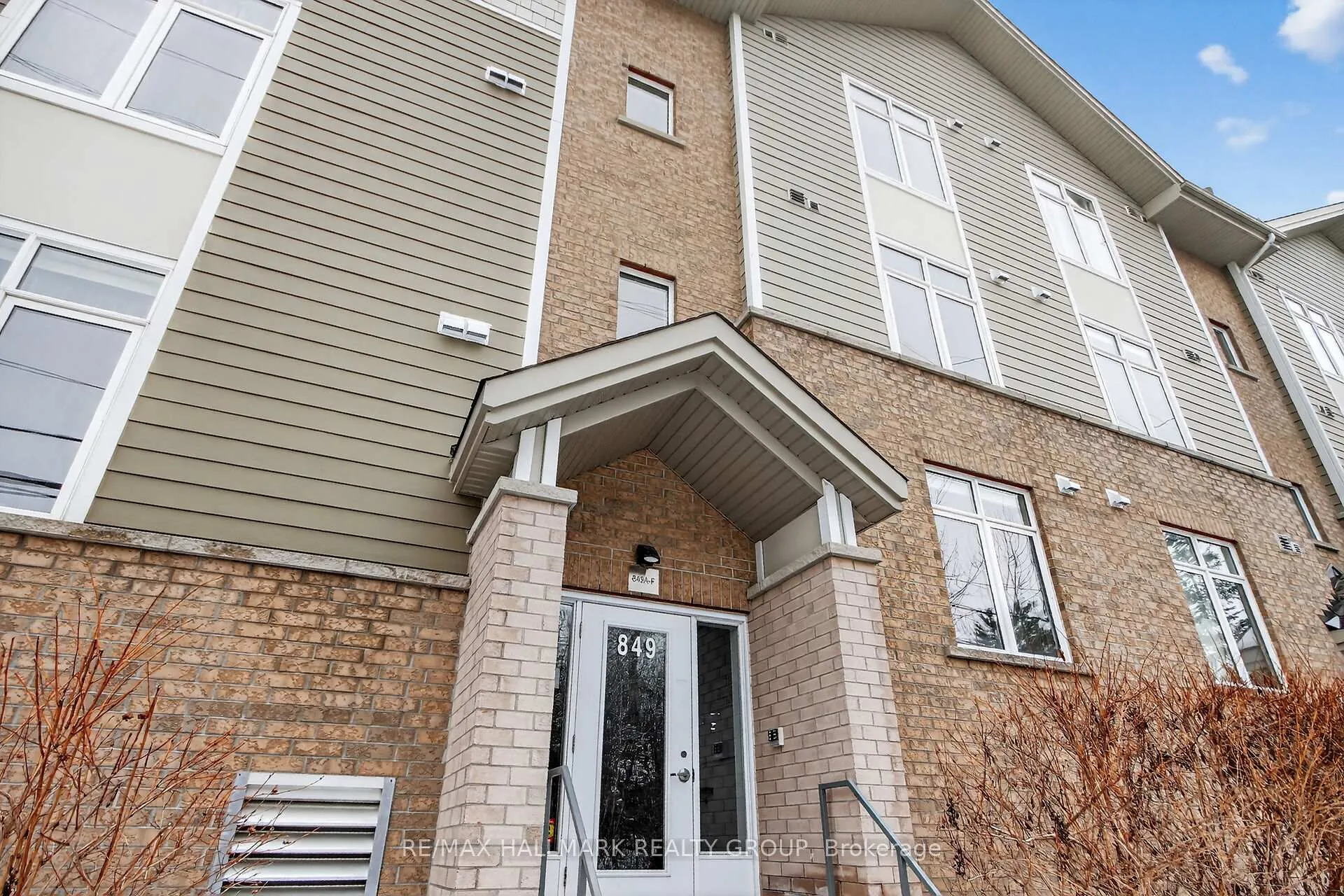 Photo 1 of Unit Unit F, 849 Blackcomb Private, Ottawa, Elmvale Acres — HOMEH