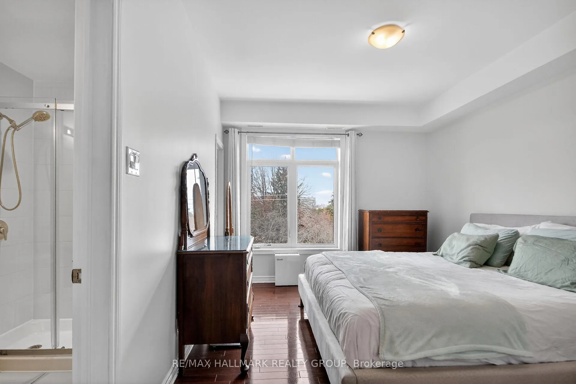Photo 13 of Unit Unit F, 849 Blackcomb Private, Ottawa, Elmvale Acres — HOMEH