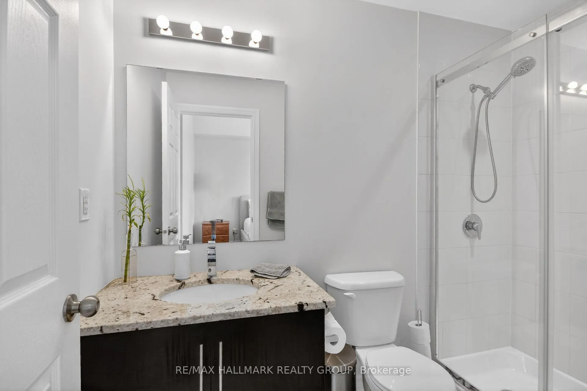 Photo 15 of Unit Unit F, 849 Blackcomb Private, Ottawa, Elmvale Acres — HOMEH
