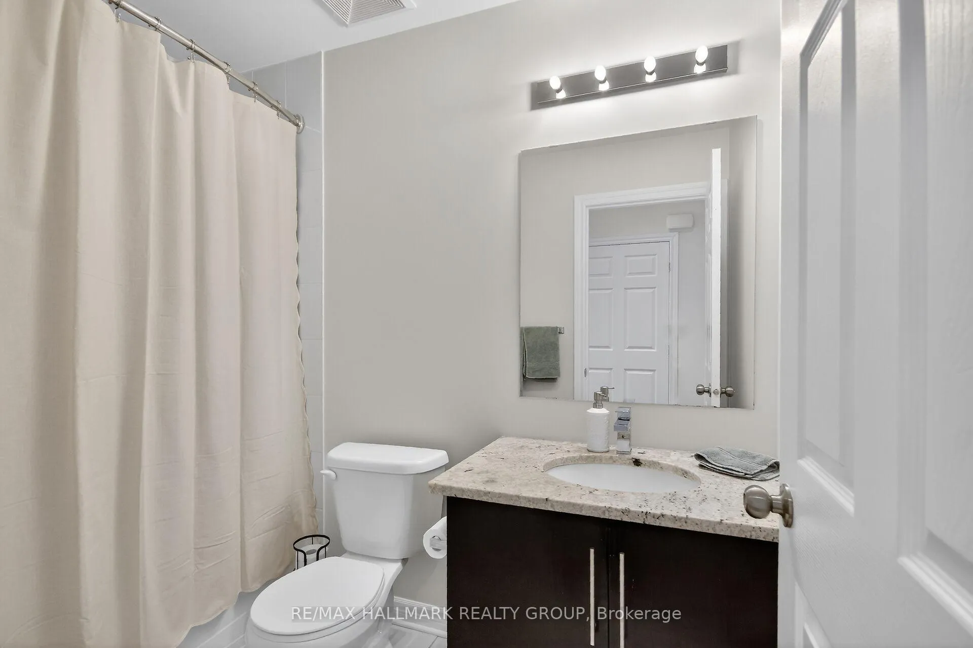 Photo 20 of Unit Unit F, 849 Blackcomb Private, Ottawa, Elmvale Acres — HOMEH