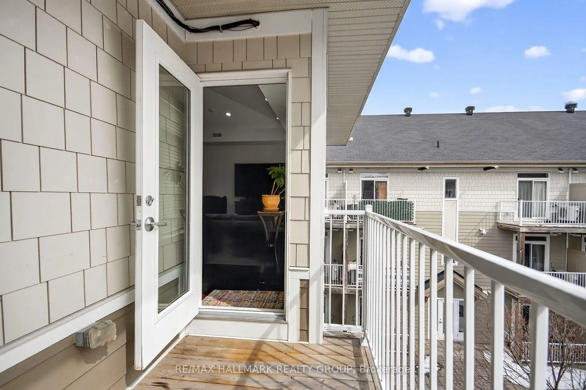 Photo 21 of Unit Unit F, 849 Blackcomb Private, Ottawa, Elmvale Acres — HOMEH