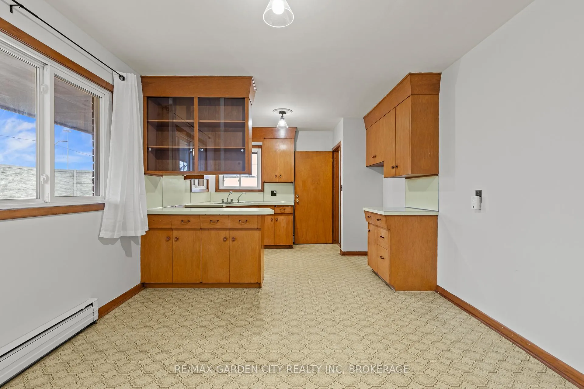 Photo 10 of 1 Gladman Avenue, St. Catharines, Martindale Pond — HOMEH