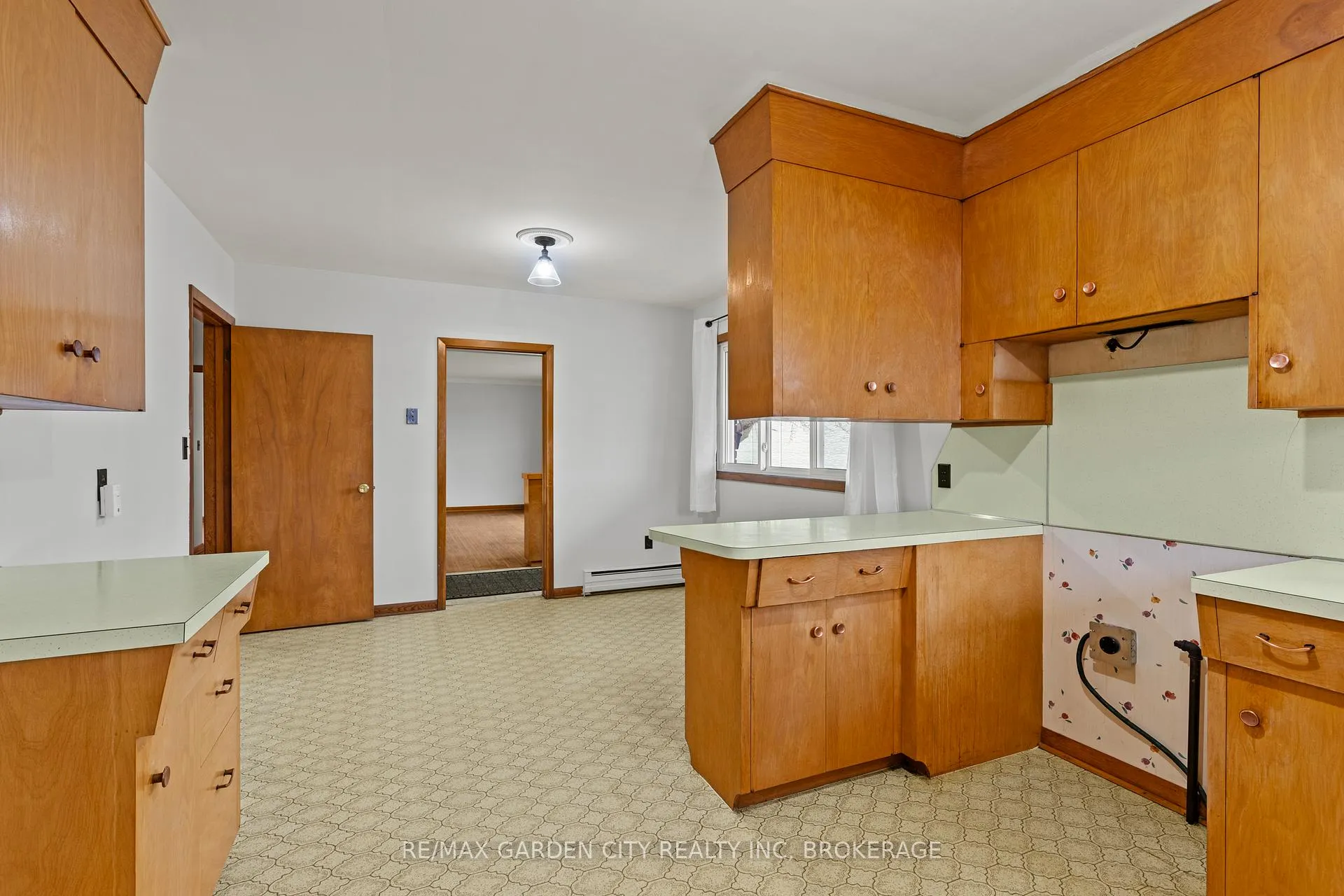 Photo 12 of 1 Gladman Avenue, St. Catharines, Martindale Pond — HOMEH