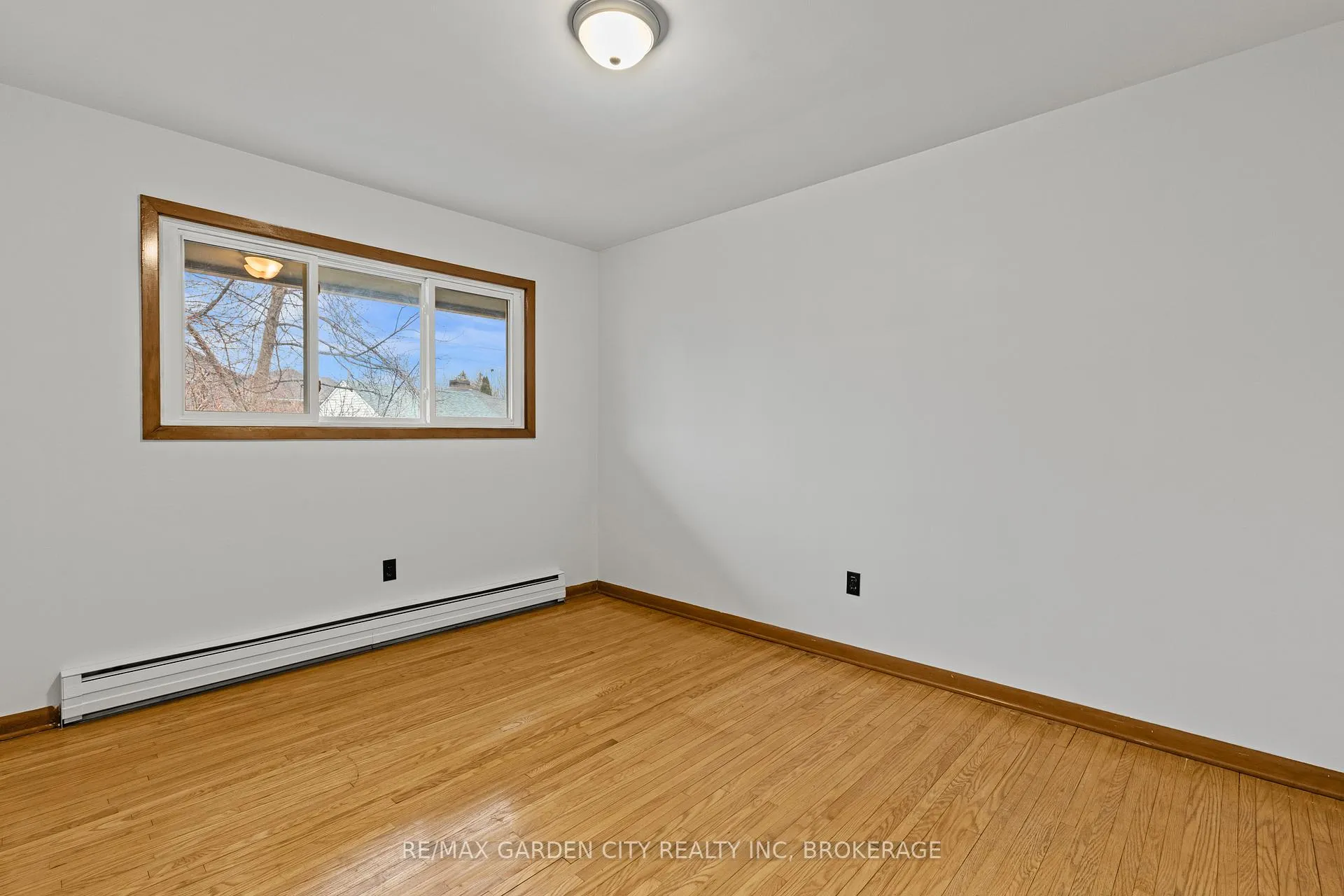 Photo 14 of 1 Gladman Avenue, St. Catharines, Martindale Pond — HOMEH