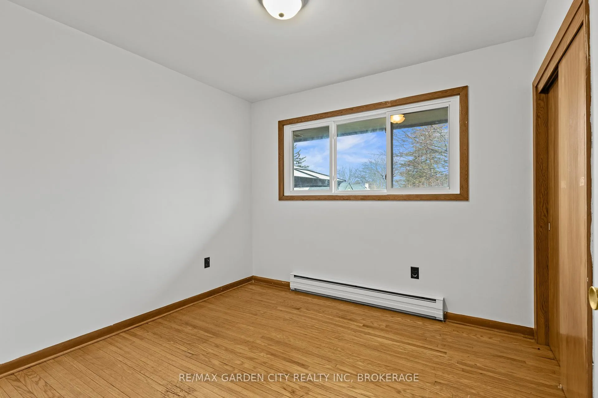 Photo 16 of 1 Gladman Avenue, St. Catharines, Martindale Pond — HOMEH