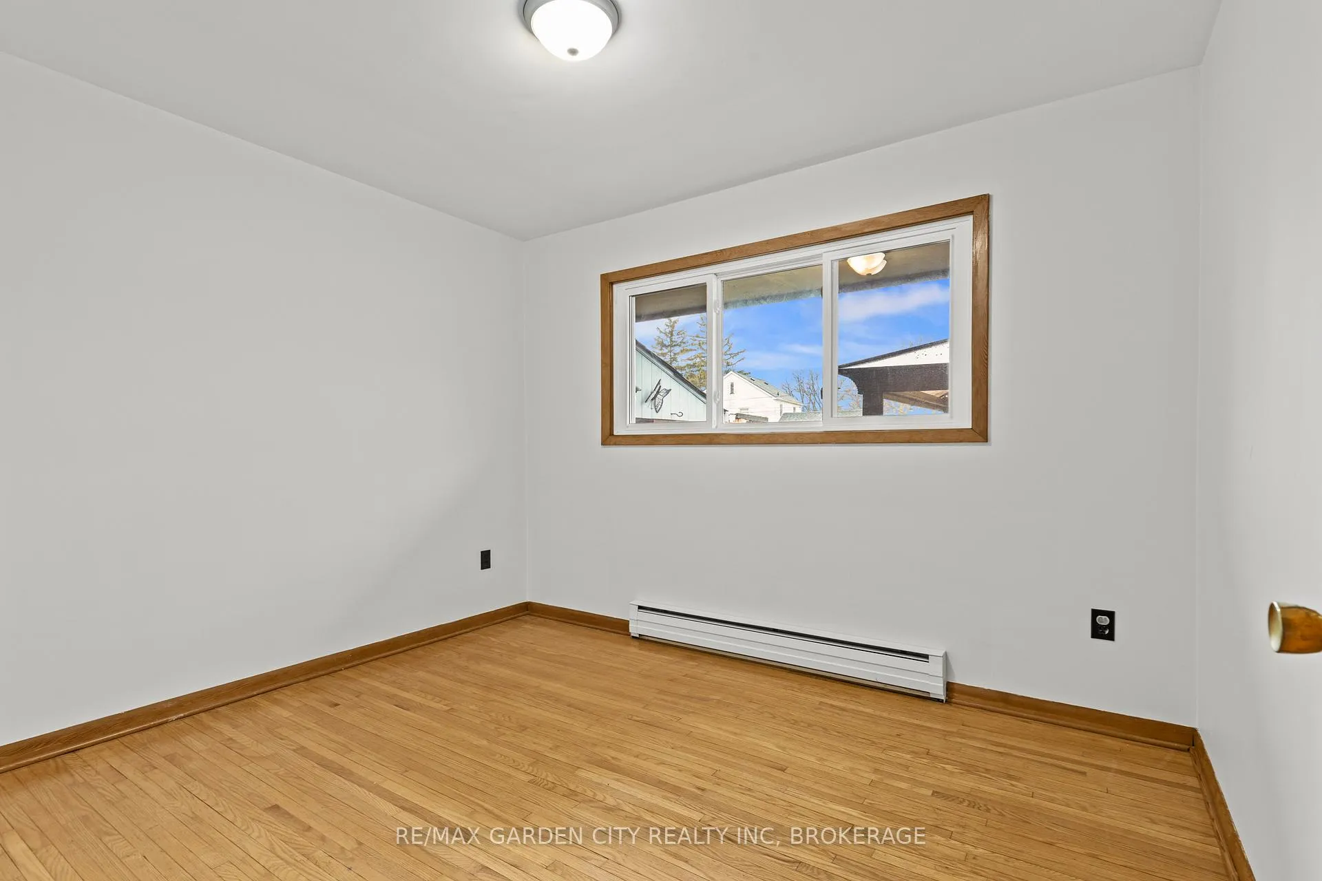 Photo 17 of 1 Gladman Avenue, St. Catharines, Martindale Pond — HOMEH