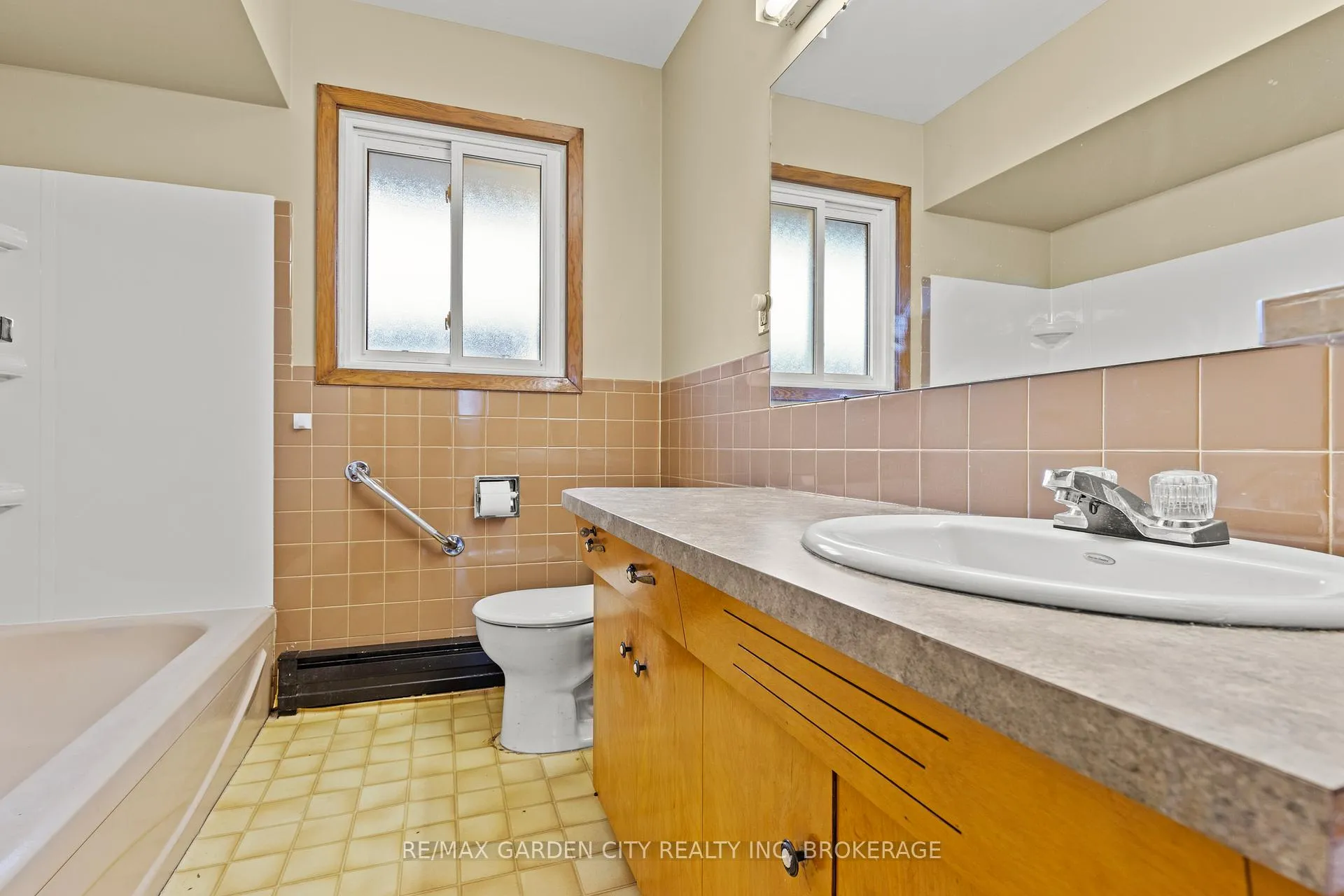 Photo 19 of 1 Gladman Avenue, St. Catharines, Martindale Pond — HOMEH