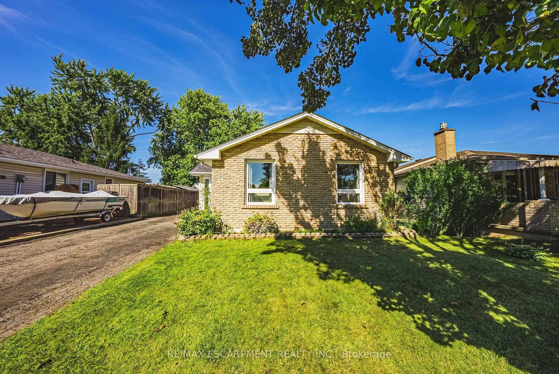 Photo 2 of 235 Larch Street, Hamilton, Lisgar — HOMEH