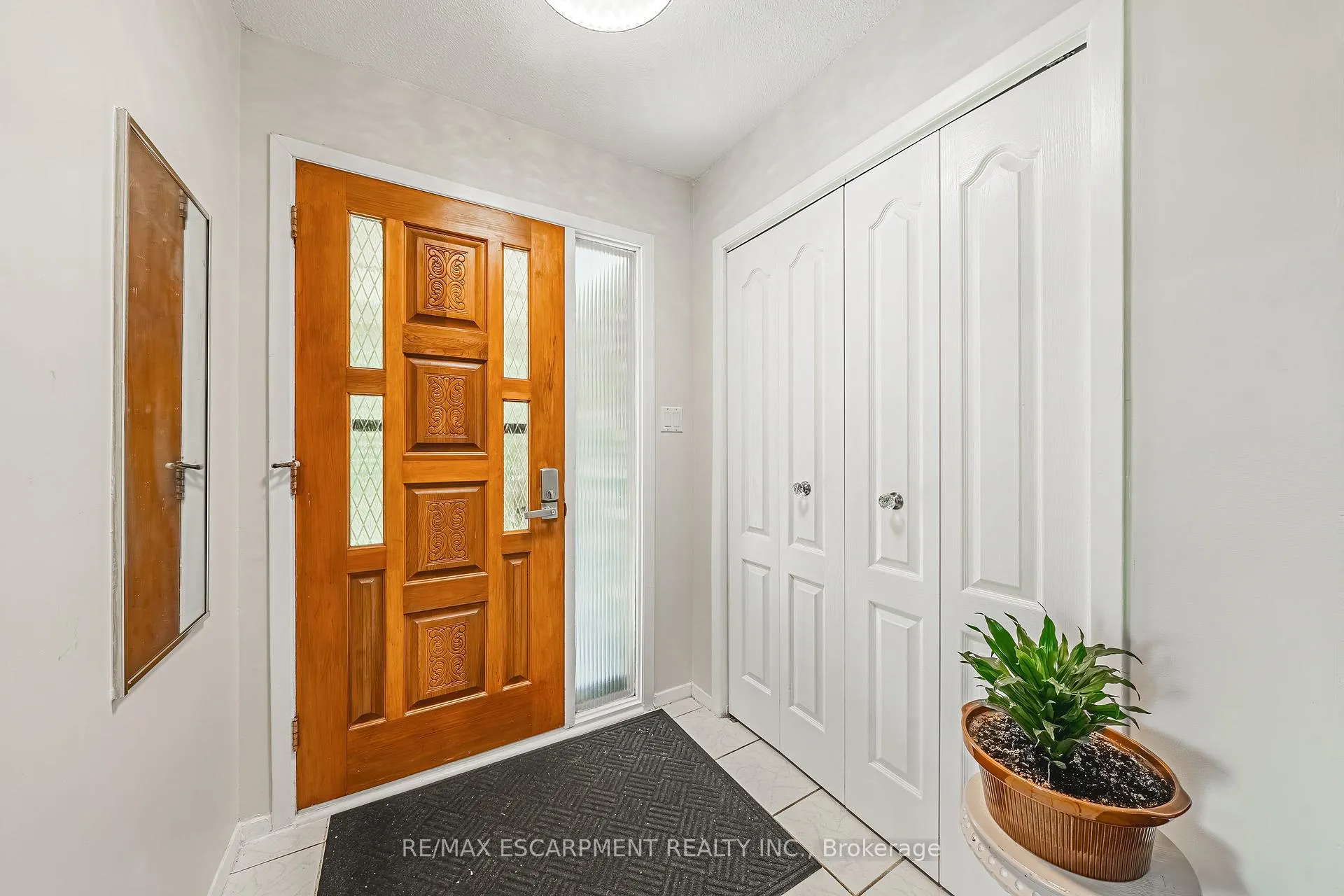 Photo 3 of 235 Larch Street, Hamilton, Lisgar — HOMEH