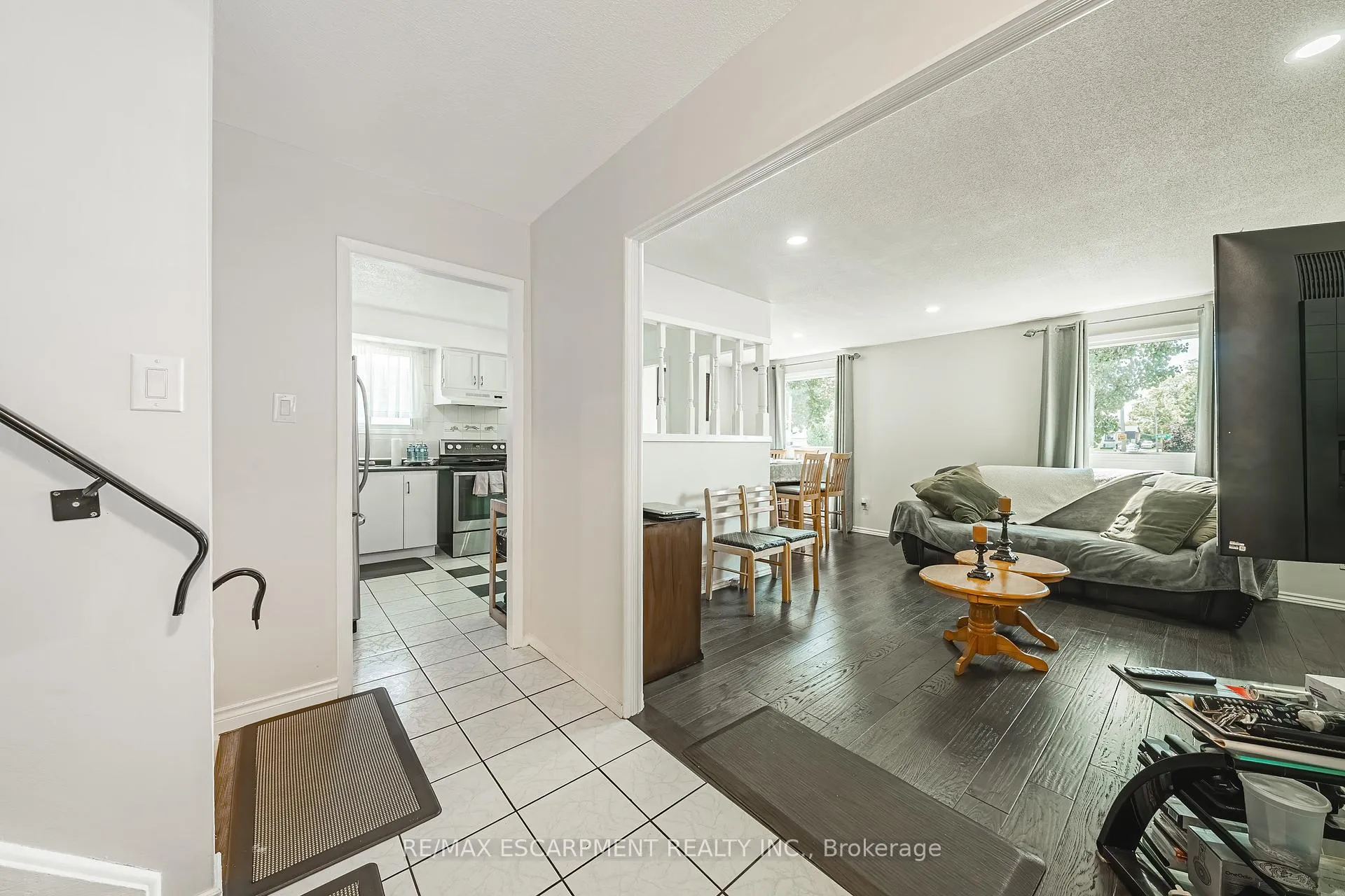 Photo 4 of 235 Larch Street, Hamilton, Lisgar — HOMEH