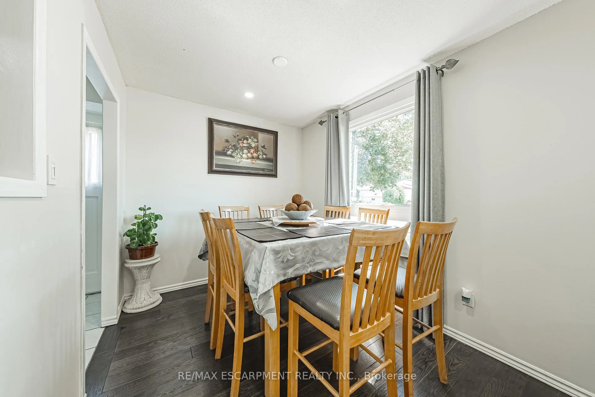 Photo 8 of 235 Larch Street, Hamilton, Lisgar — HOMEH
