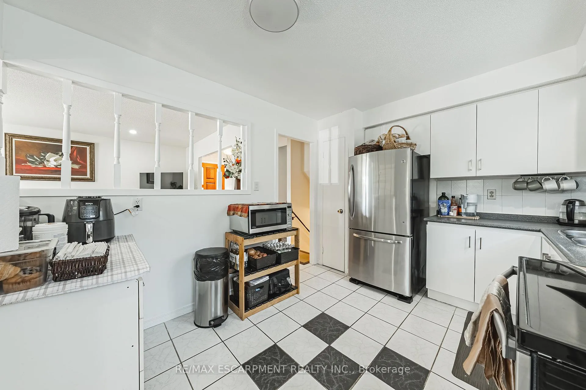 Photo 10 of 235 Larch Street, Hamilton, Lisgar — HOMEH