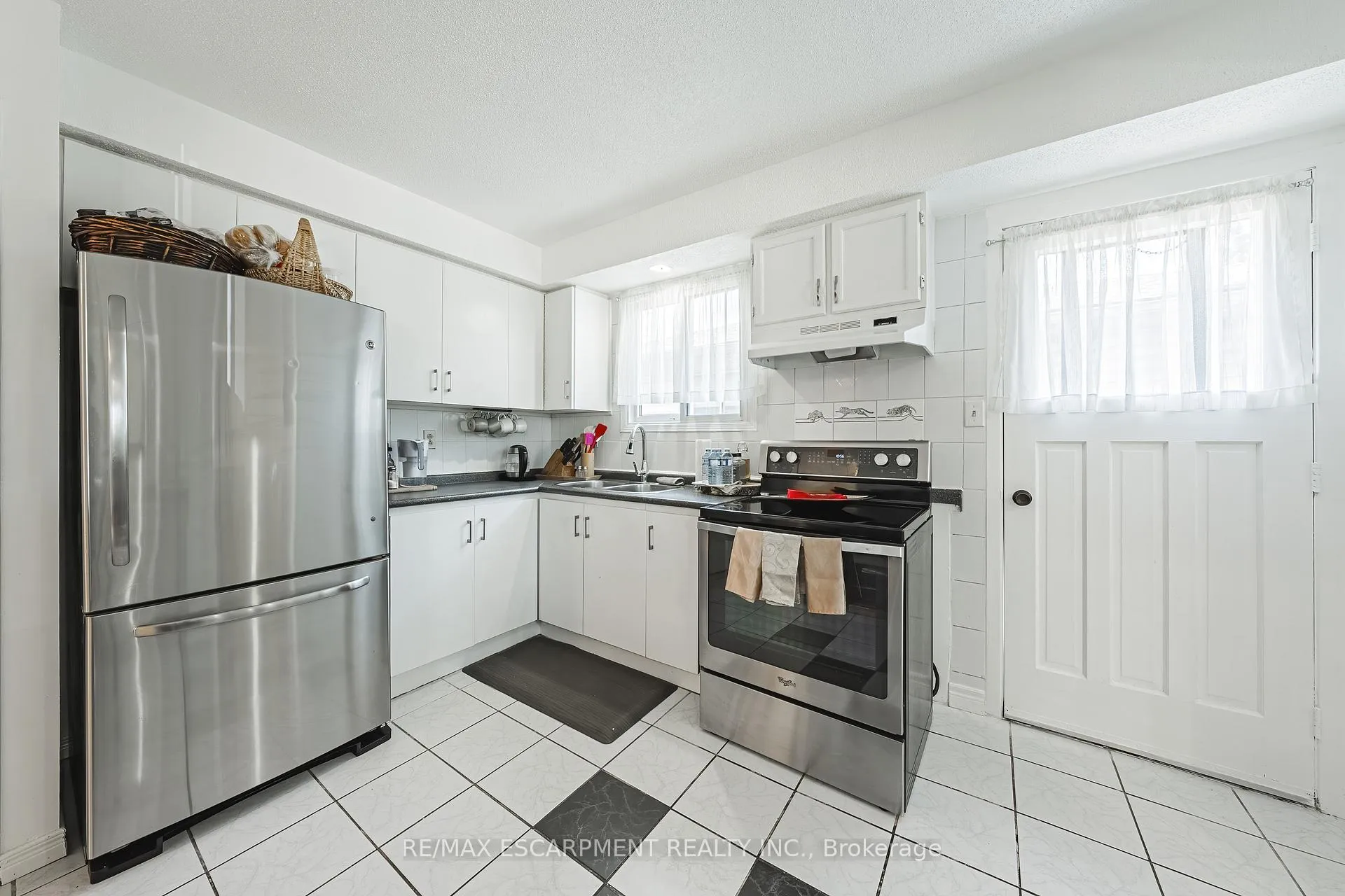 Photo 11 of 235 Larch Street, Hamilton, Lisgar — HOMEH