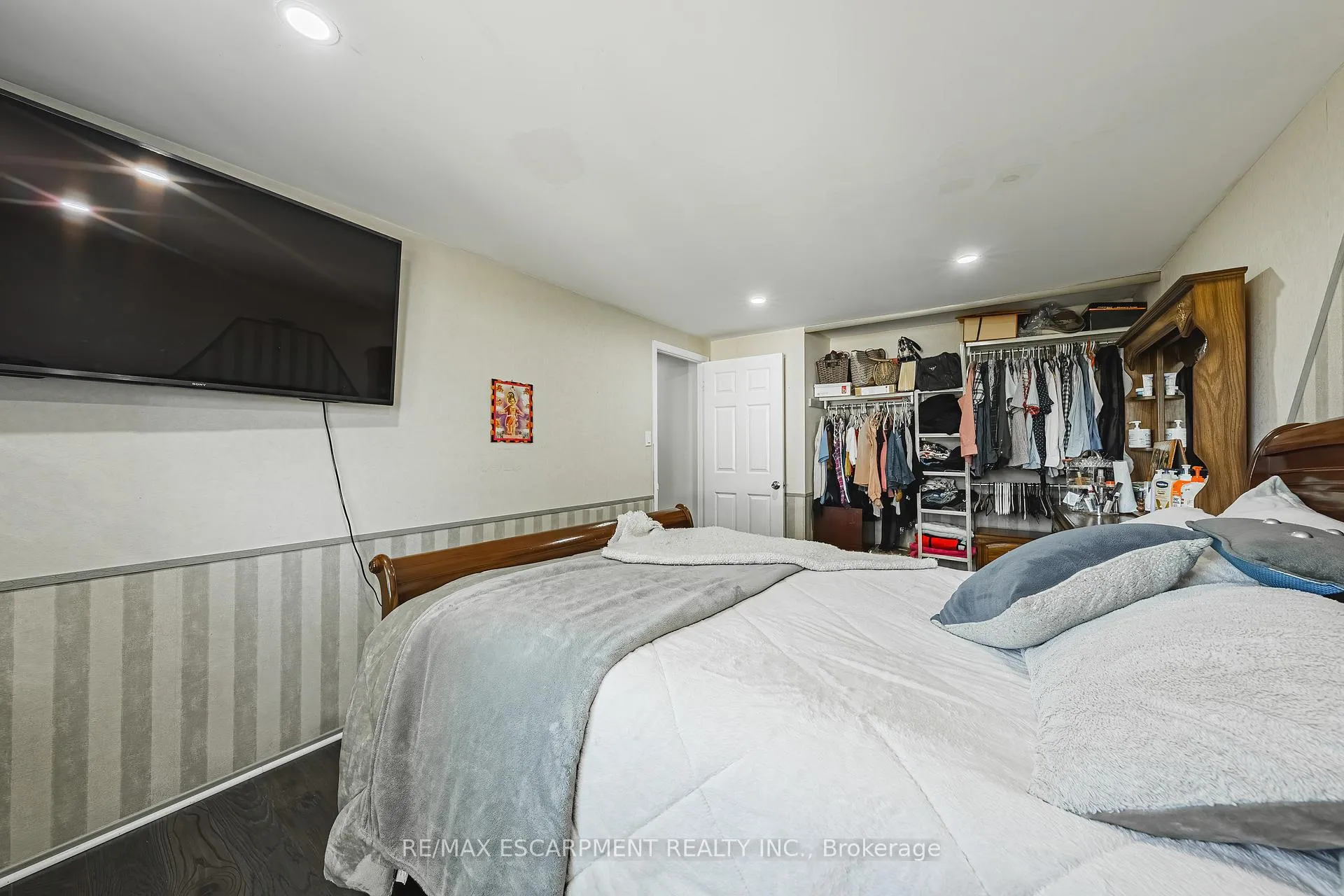 Photo 14 of 235 Larch Street, Hamilton, Lisgar — HOMEH