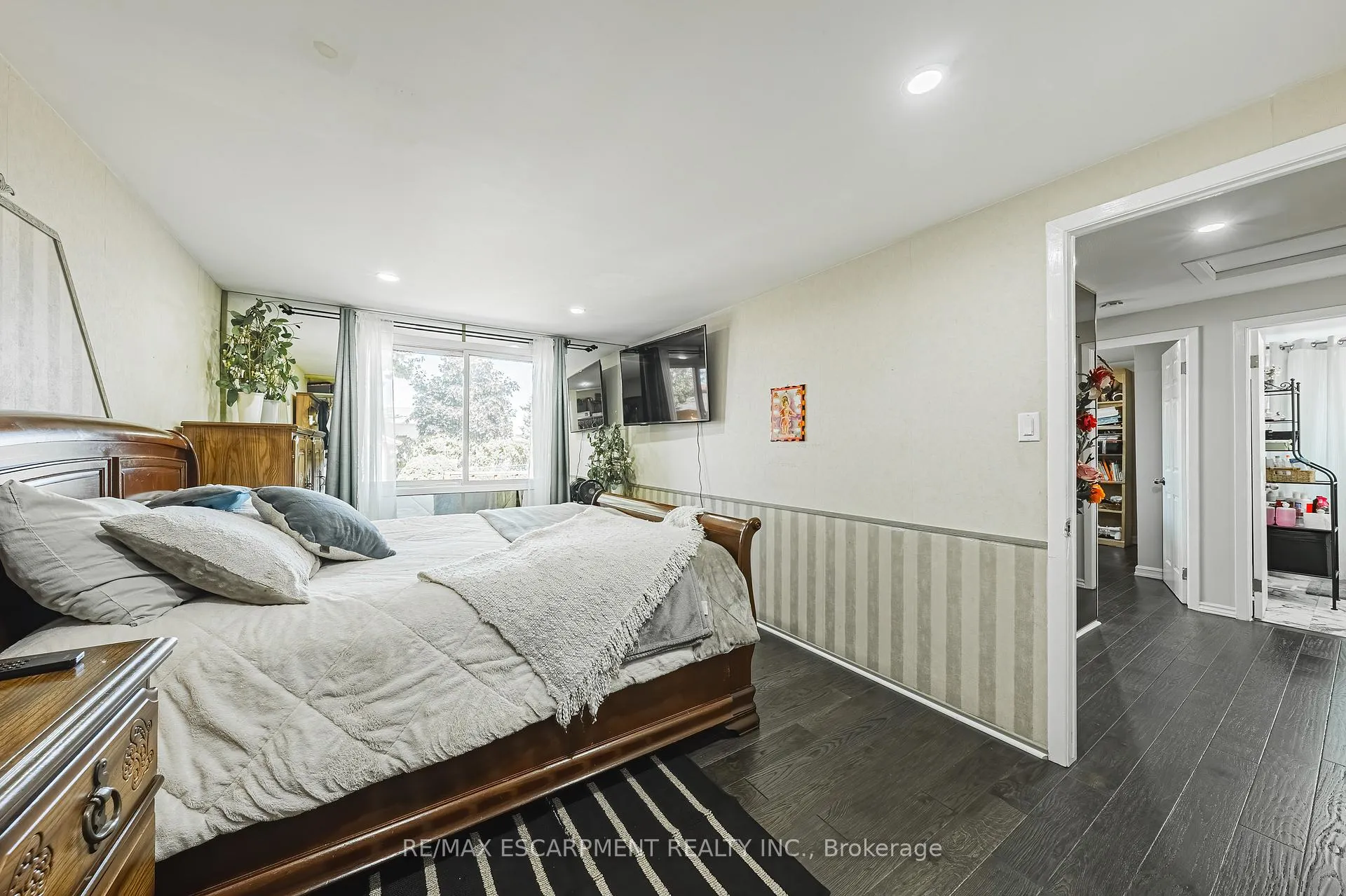 Photo 15 of 235 Larch Street, Hamilton, Lisgar — HOMEH