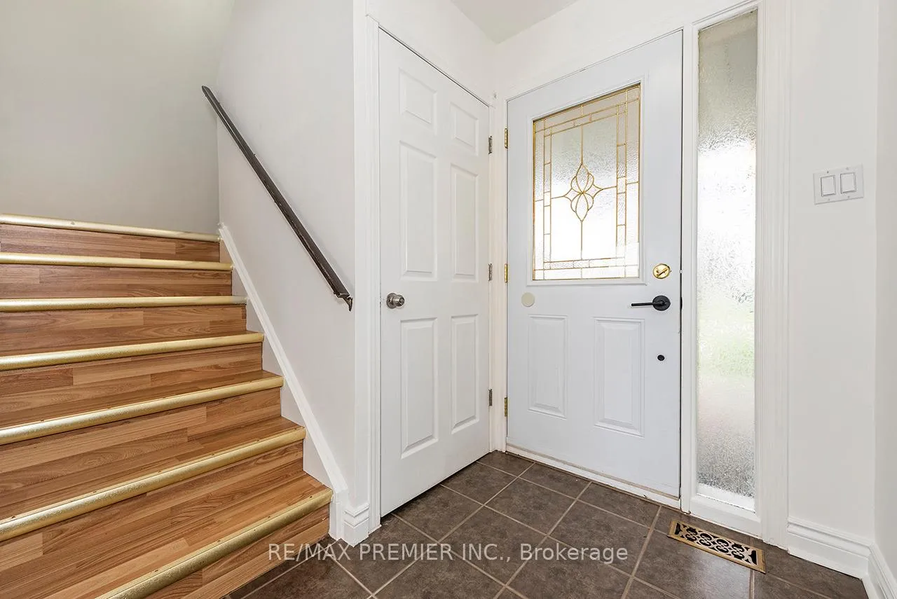 Photo 5 of 261 Leavens Court, Caledon, Bolton East — HOMEH
