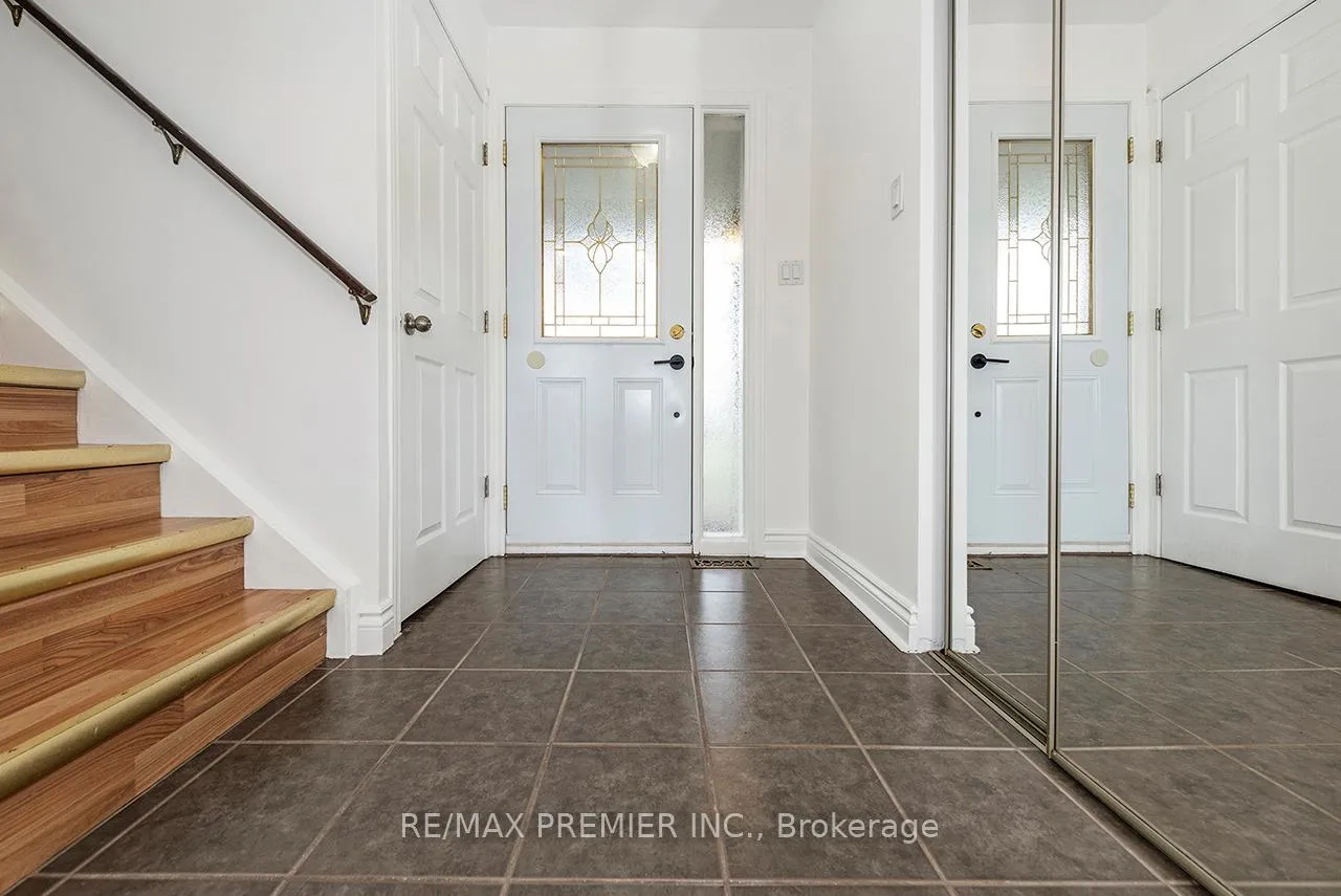Photo 6 of 261 Leavens Court, Caledon, Bolton East — HOMEH