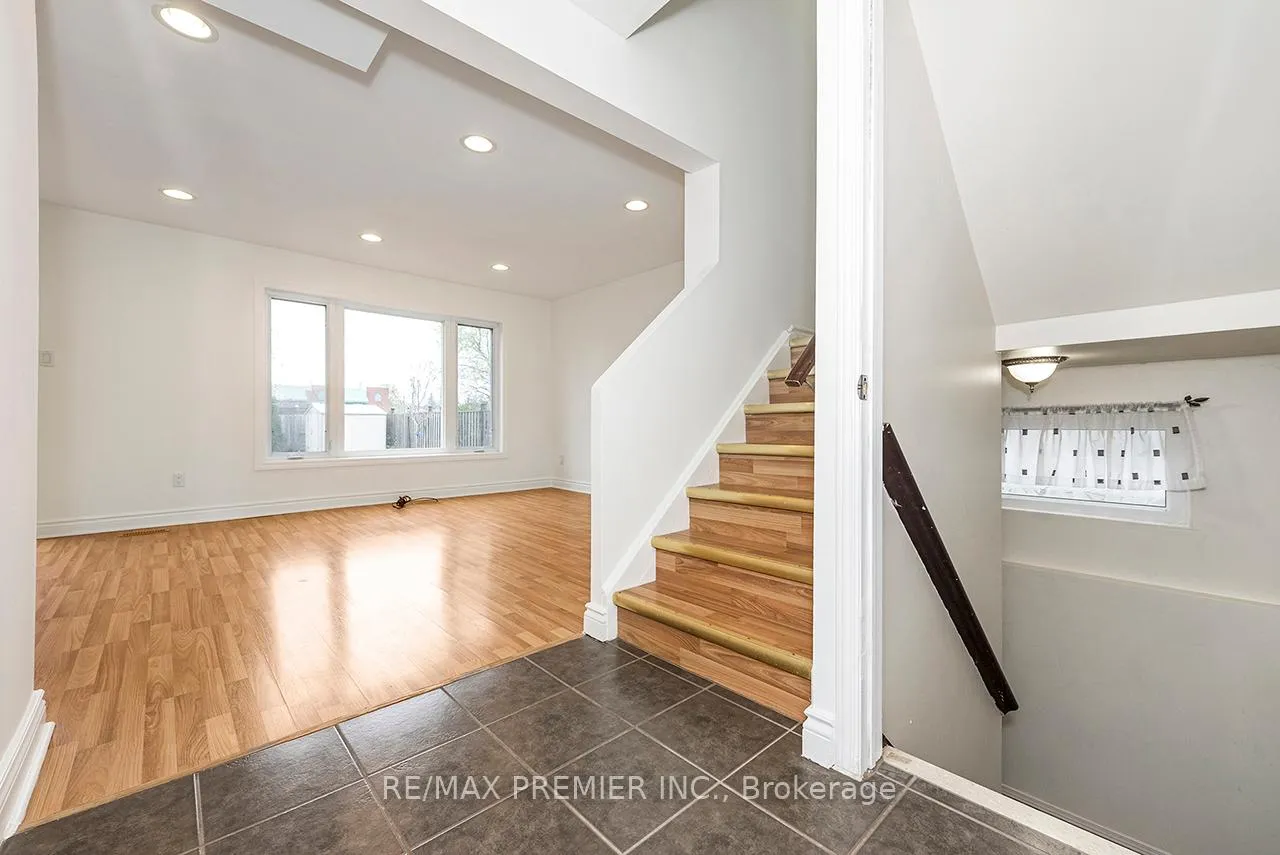 Photo 7 of 261 Leavens Court, Caledon, Bolton East — HOMEH