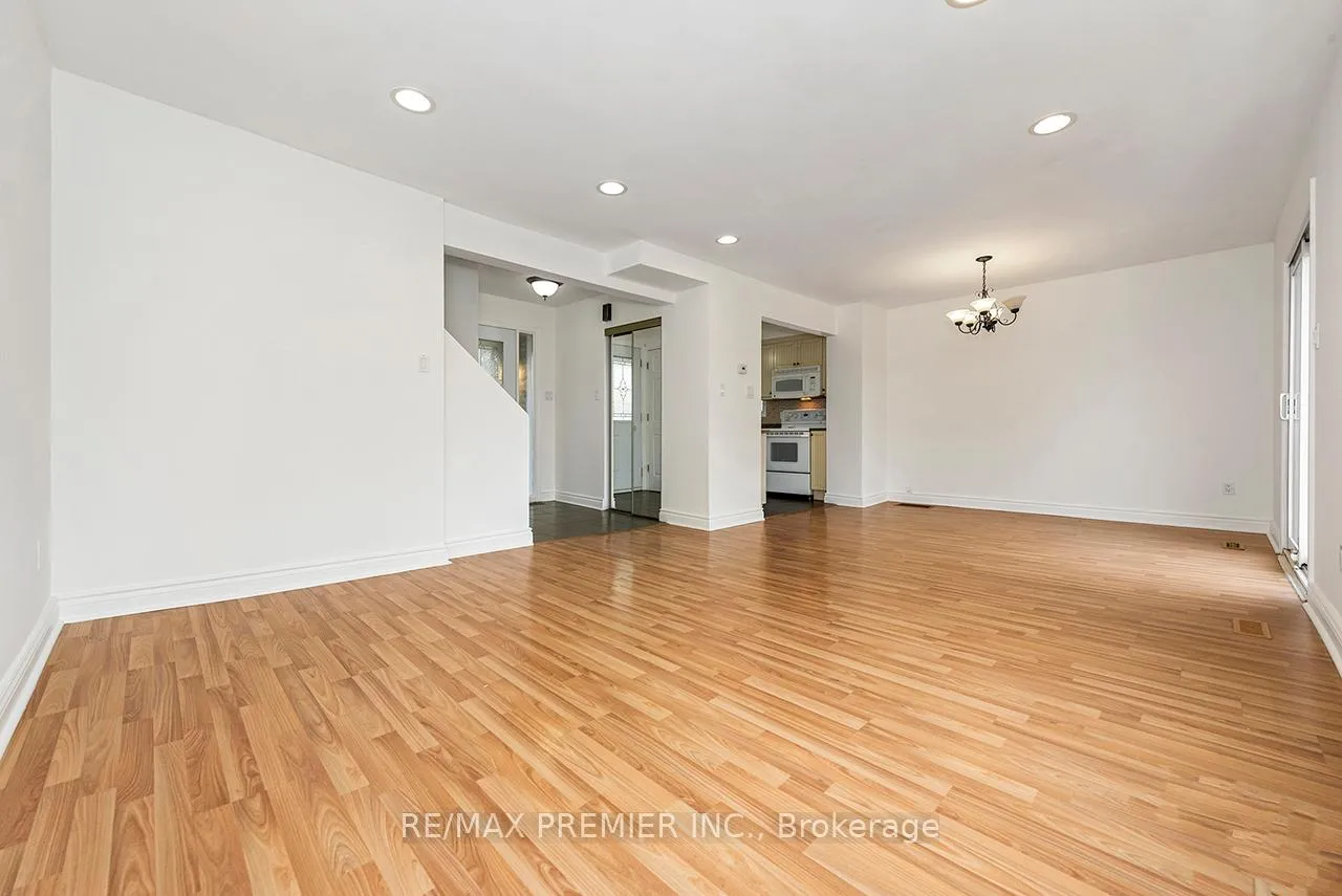 Photo 10 of 261 Leavens Court, Caledon, Bolton East — HOMEH