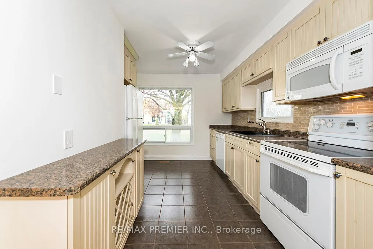 Photo 13 of 261 Leavens Court, Caledon, Bolton East — HOMEH