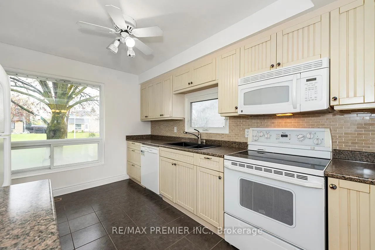 Photo 14 of 261 Leavens Court, Caledon, Bolton East — HOMEH