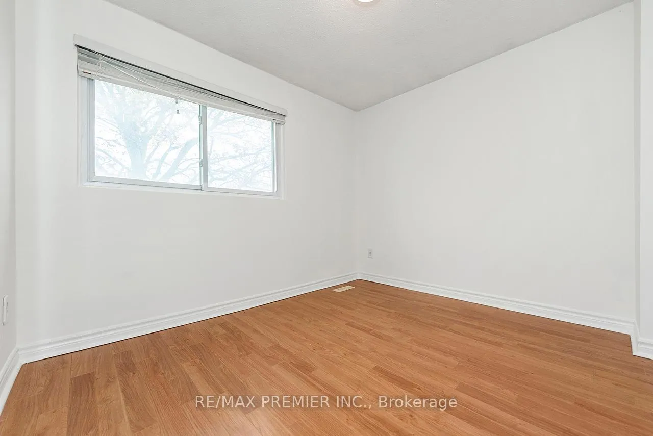 Photo 17 of 261 Leavens Court, Caledon, Bolton East — HOMEH
