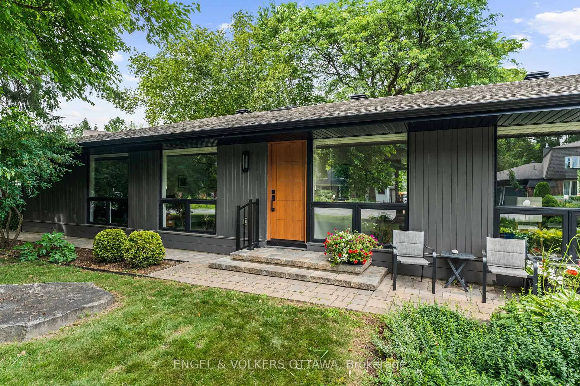 Photo 3 of 51 Lismer Crescent, Ottawa, Kanata - Beaverbrook — HOMEH