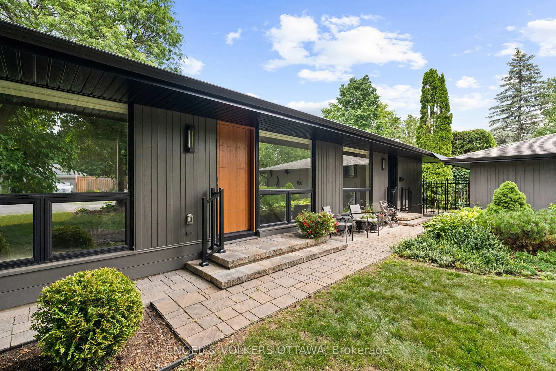 Photo 4 of 51 Lismer Crescent, Ottawa, Kanata - Beaverbrook — HOMEH