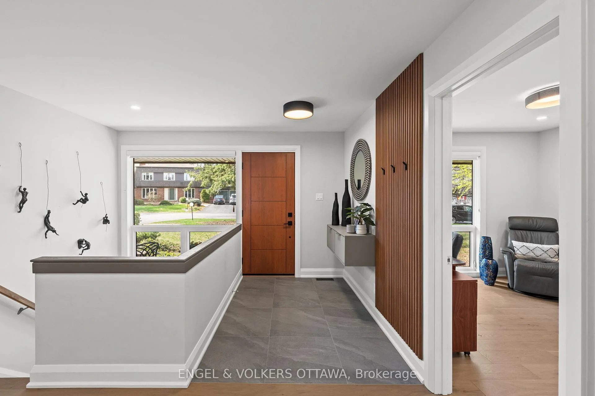 Photo 5 of 51 Lismer Crescent, Ottawa, Kanata - Beaverbrook — HOMEH