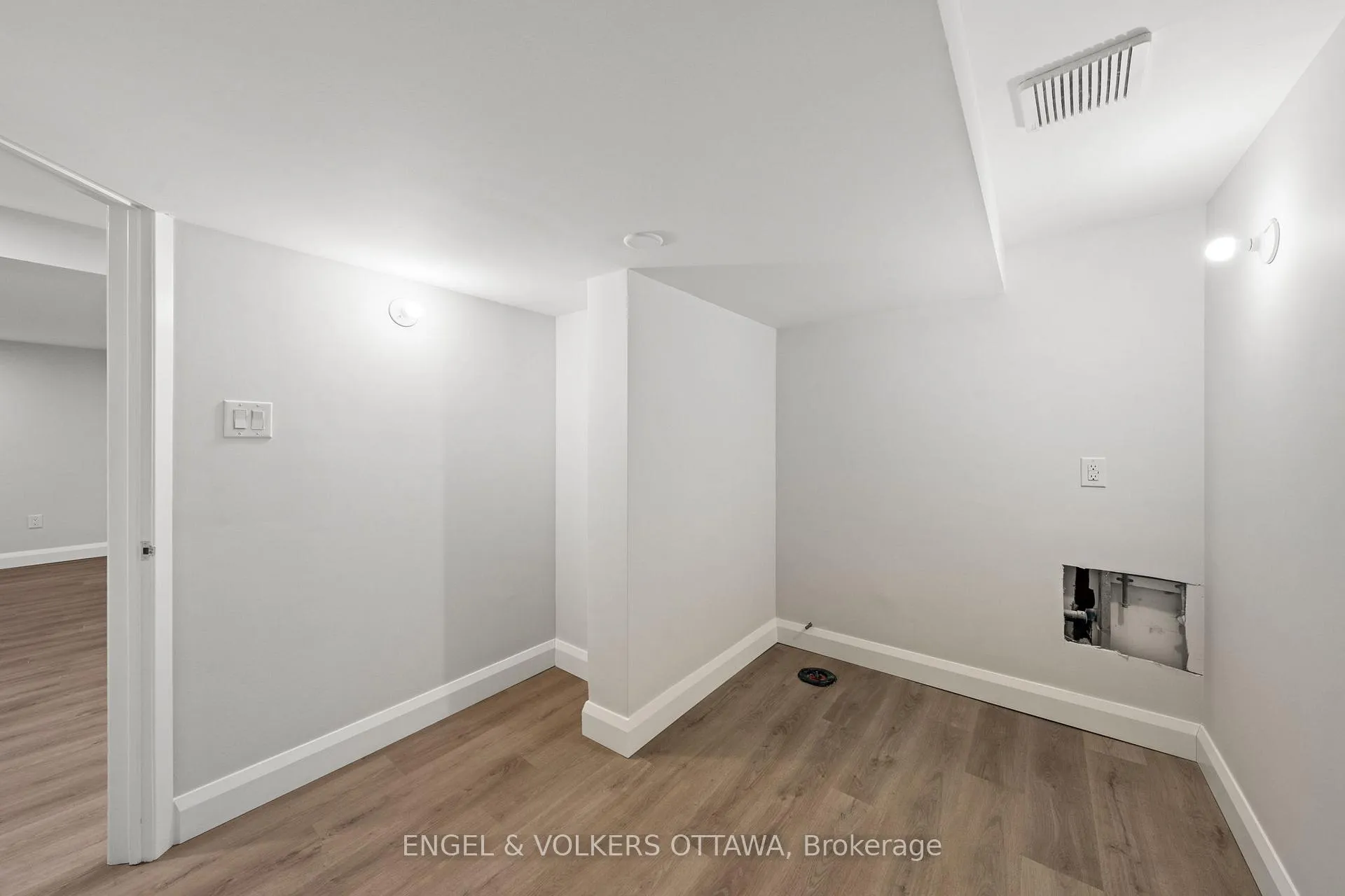 Photo 37 of 51 Lismer Crescent, Ottawa, Kanata - Beaverbrook — HOMEH