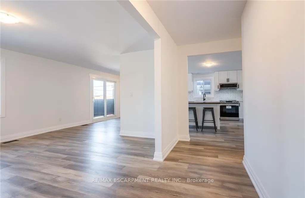 Photo 3 of Unit 3, 4289 Mountain Street, Lincoln, Beamsville — HOMEH
