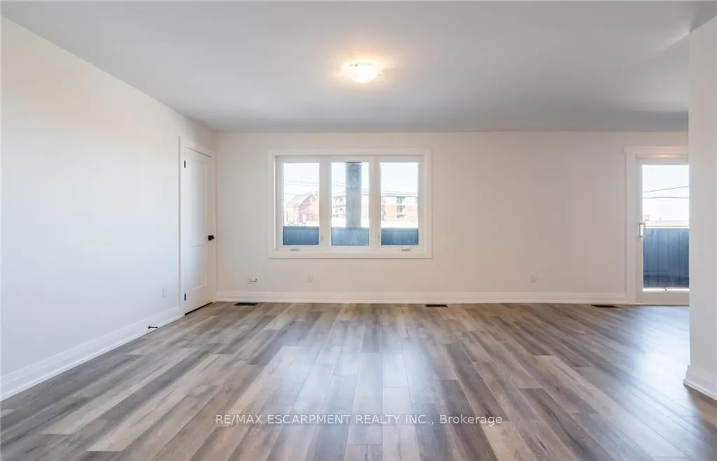 Photo 4 of Unit 3, 4289 Mountain Street, Lincoln, Beamsville — HOMEH
