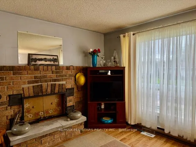 Photo 10 of 16 Dunn Street, Kawartha Lakes, Bobcaygeon — HOMEH