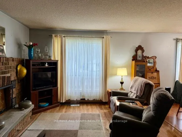 Photo 11 of 16 Dunn Street, Kawartha Lakes, Bobcaygeon — HOMEH