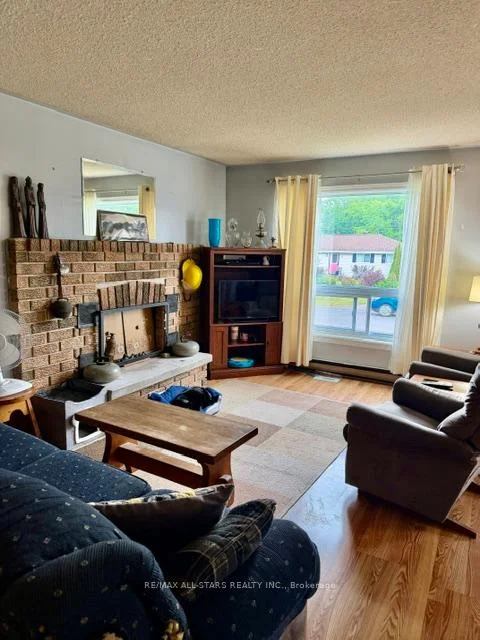 Photo 8 of 16 Dunn Street, Kawartha Lakes, Bobcaygeon — HOMEH