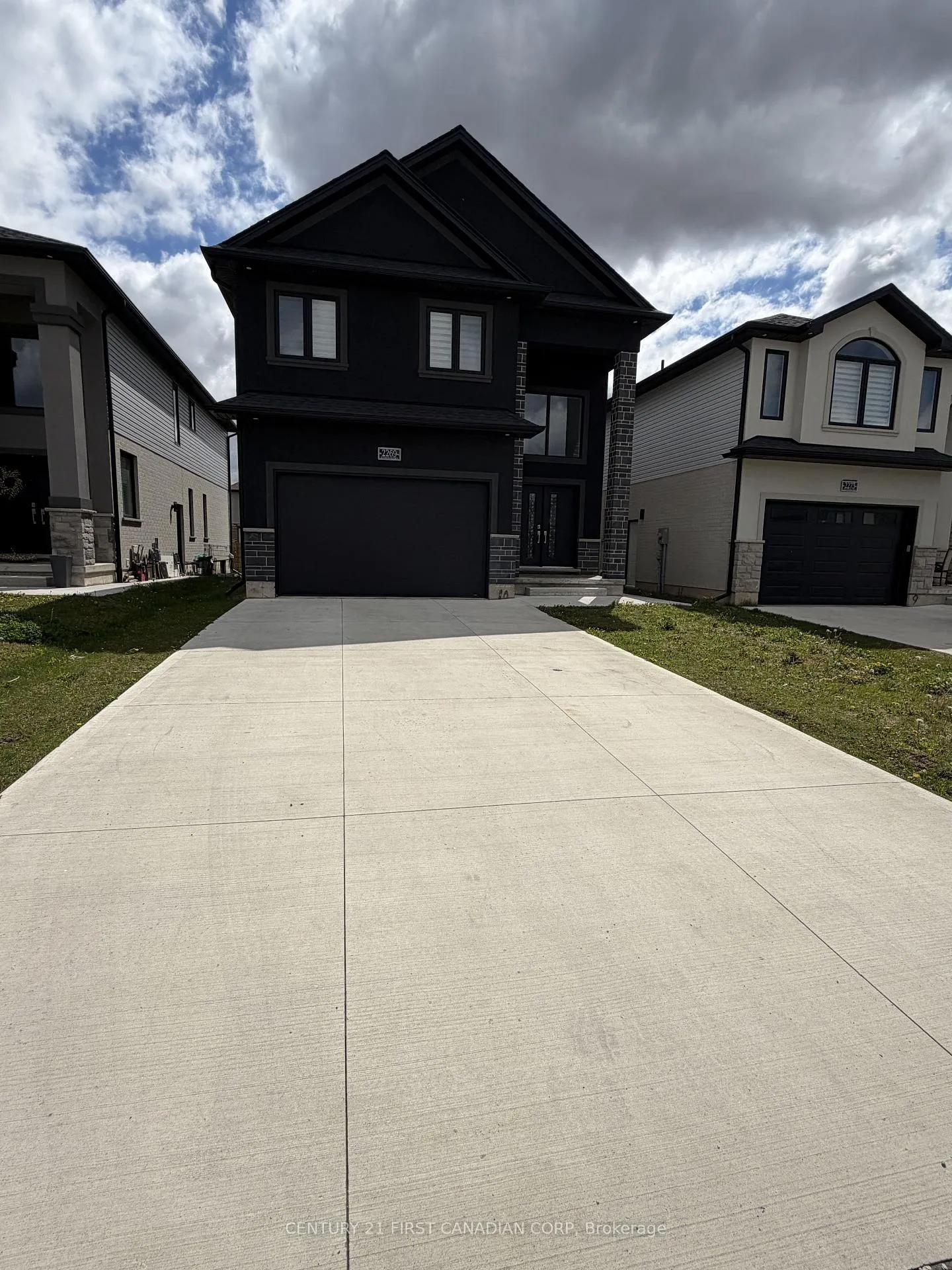 Front of Unit # UPPER, 2269 Southport Crescent