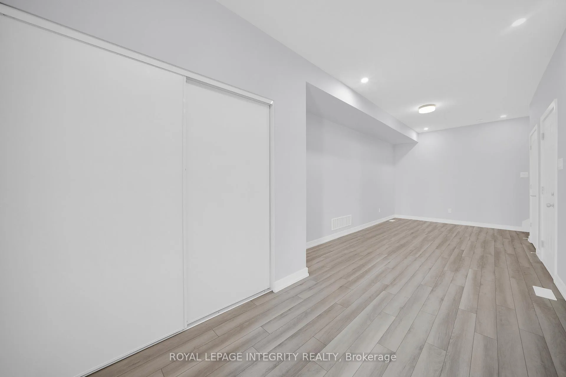 Photo 3 of 502 Celestine Private, Ottawa, Barrhaven - Heritage Park — HOMEH