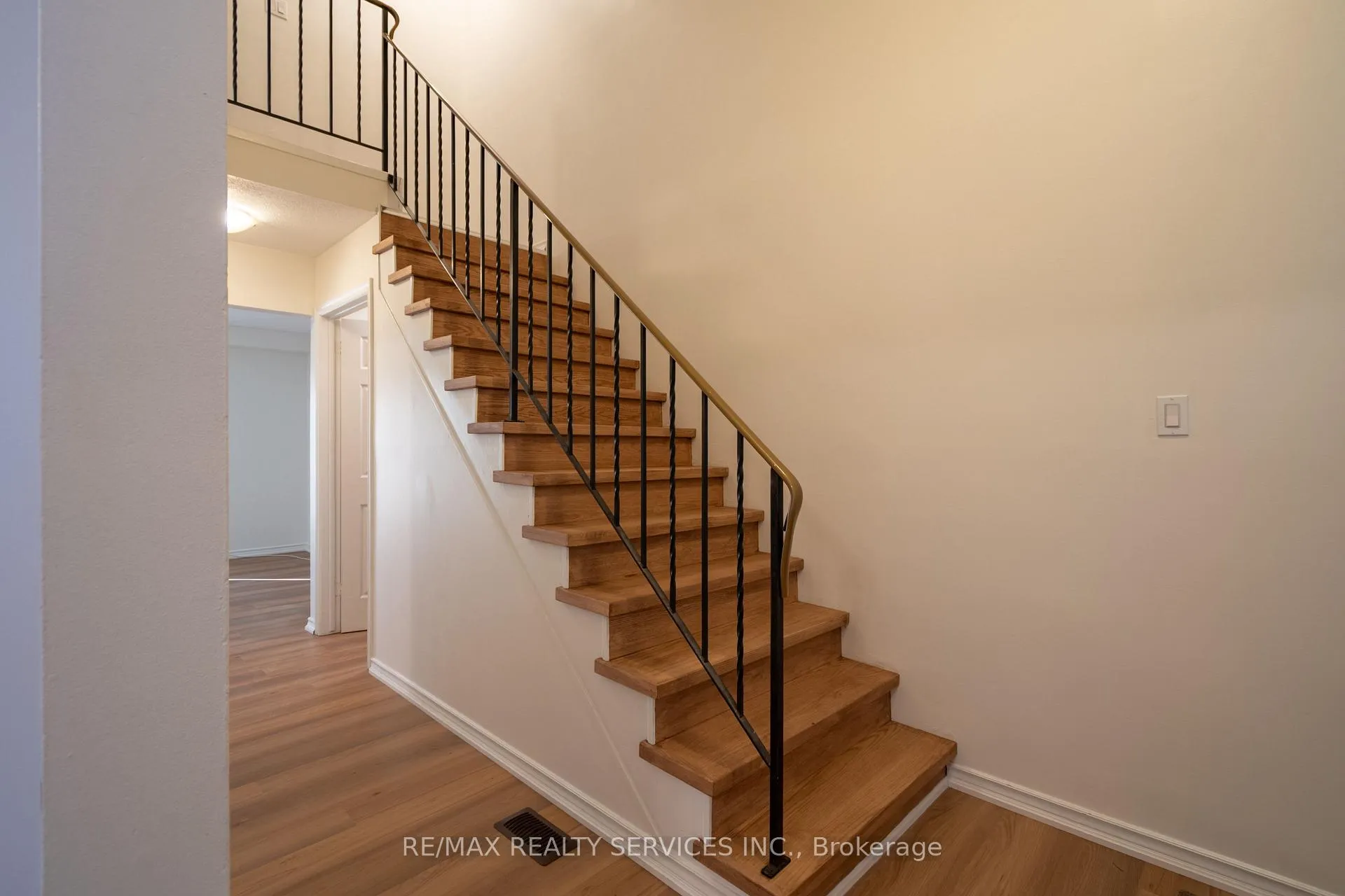 Photo 5 of Unit 176, 100 Brownleigh Avenue, Welland, Welland Downtown — HOMEH