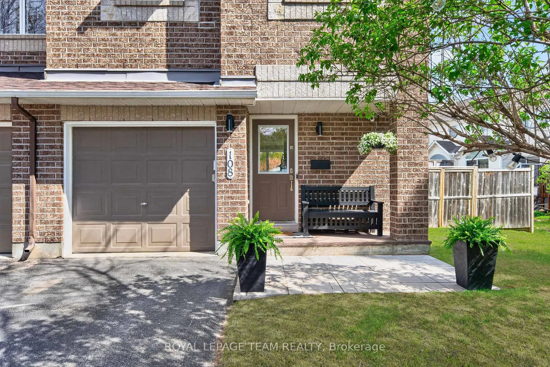 Photo 2 of 108 Landover Crescent, Ottawa, Kanata - Emerald Meadows/Trailwest — HOMEH