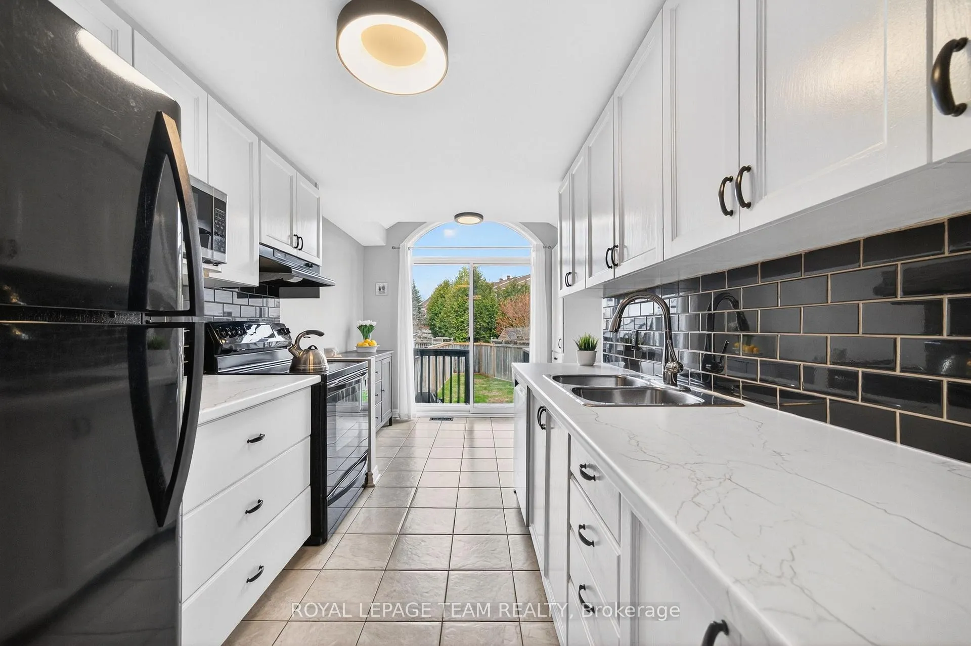 Photo 11 of 108 Landover Crescent, Ottawa, Kanata - Emerald Meadows/Trailwest — HOMEH
