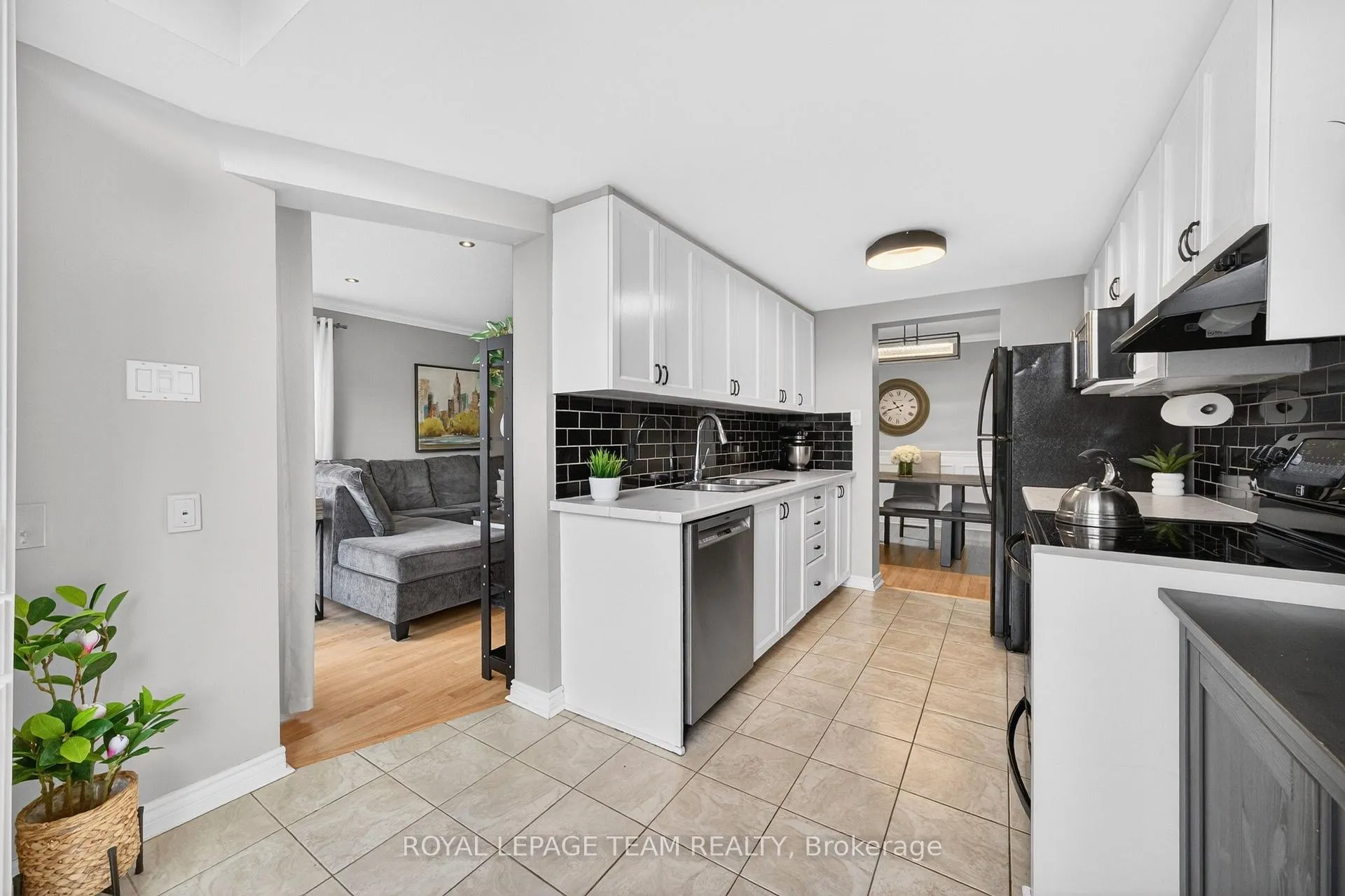 Photo 13 of 108 Landover Crescent, Ottawa, Kanata - Emerald Meadows/Trailwest — HOMEH