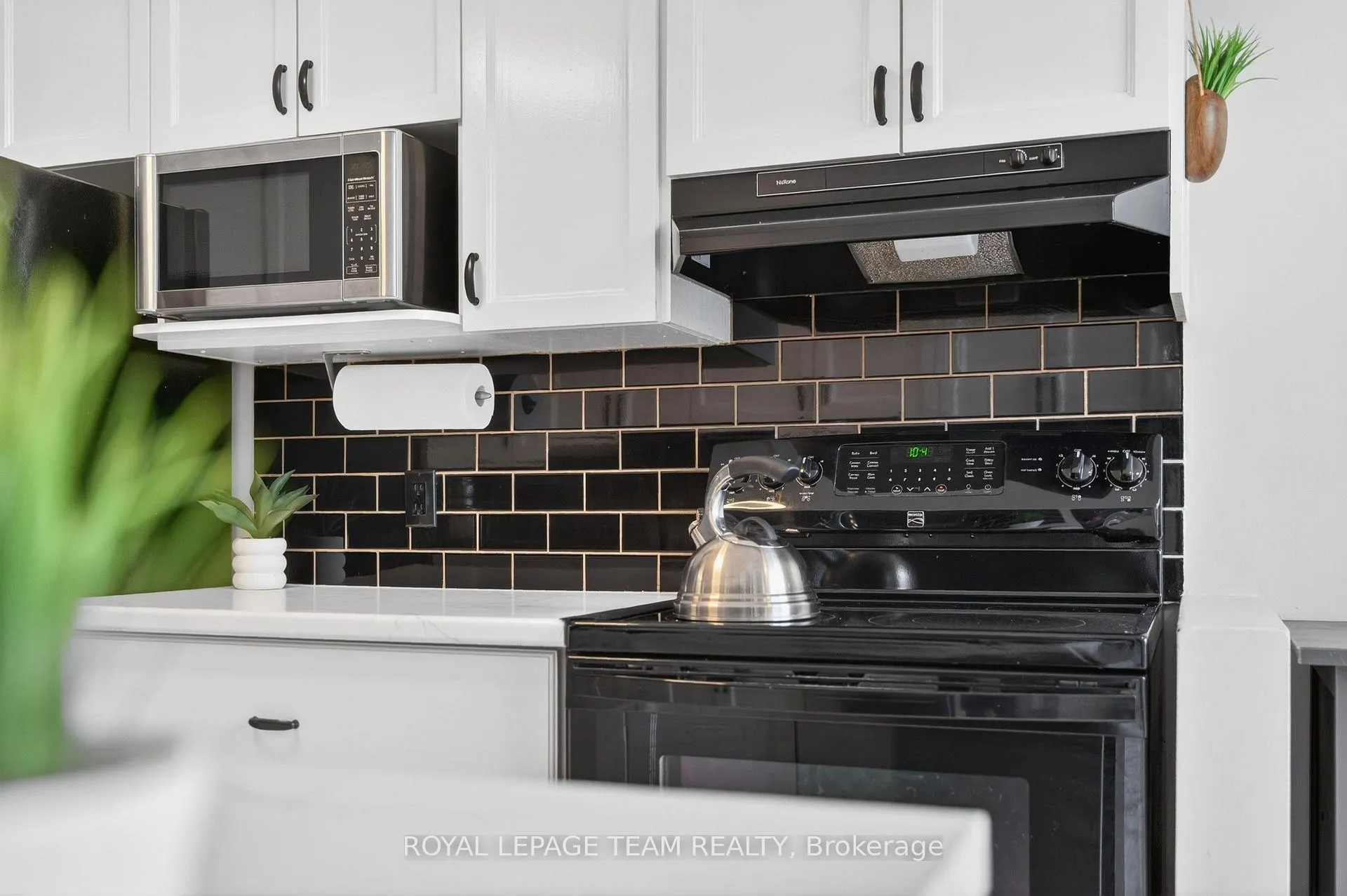 Photo 16 of 108 Landover Crescent, Ottawa, Kanata - Emerald Meadows/Trailwest — HOMEH