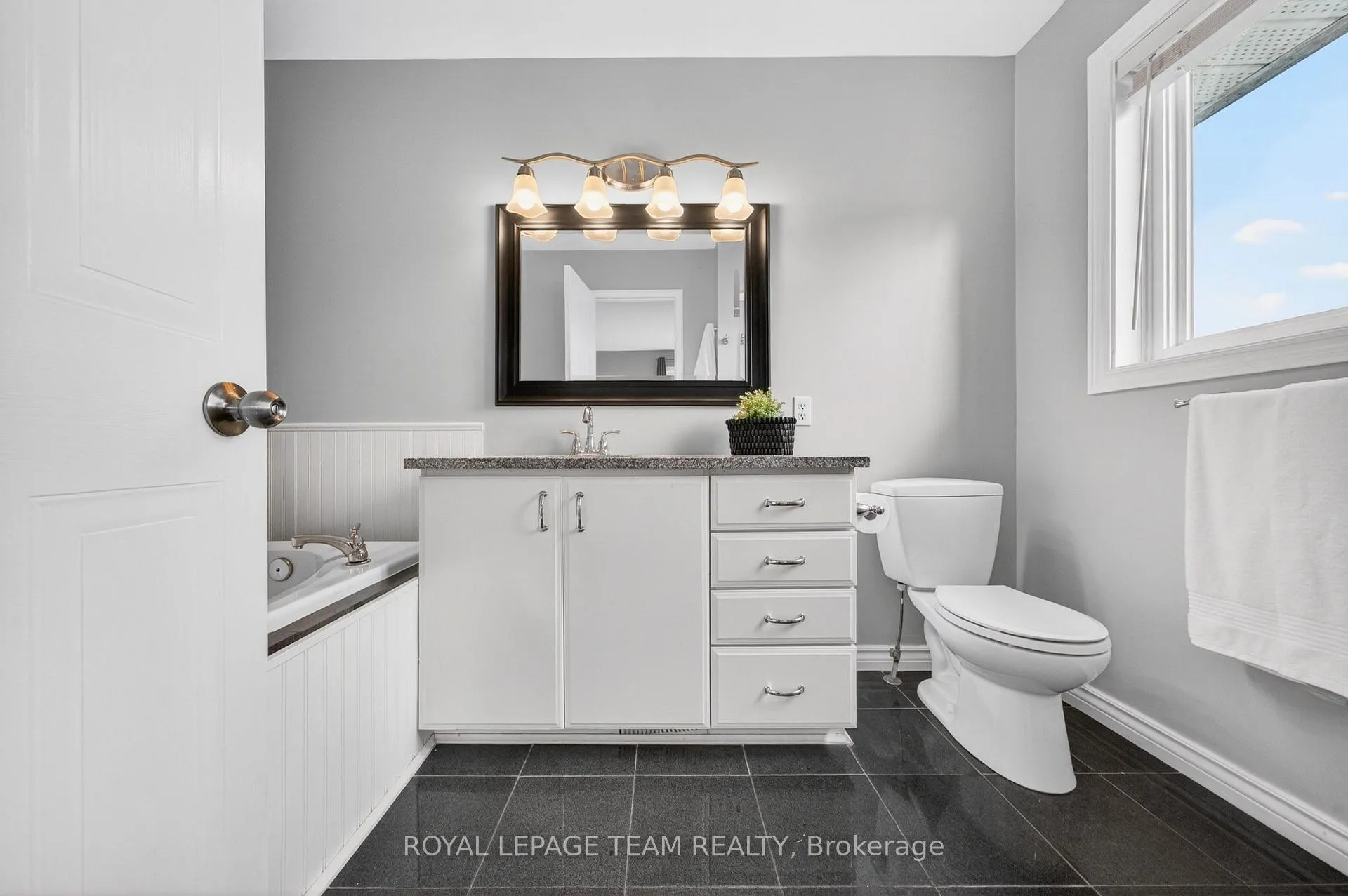 Photo 22 of 108 Landover Crescent, Ottawa, Kanata - Emerald Meadows/Trailwest — HOMEH