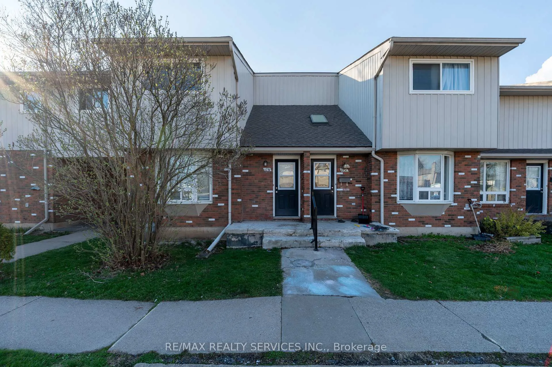 Front of Unit 176, 100 Brownleigh Avenue