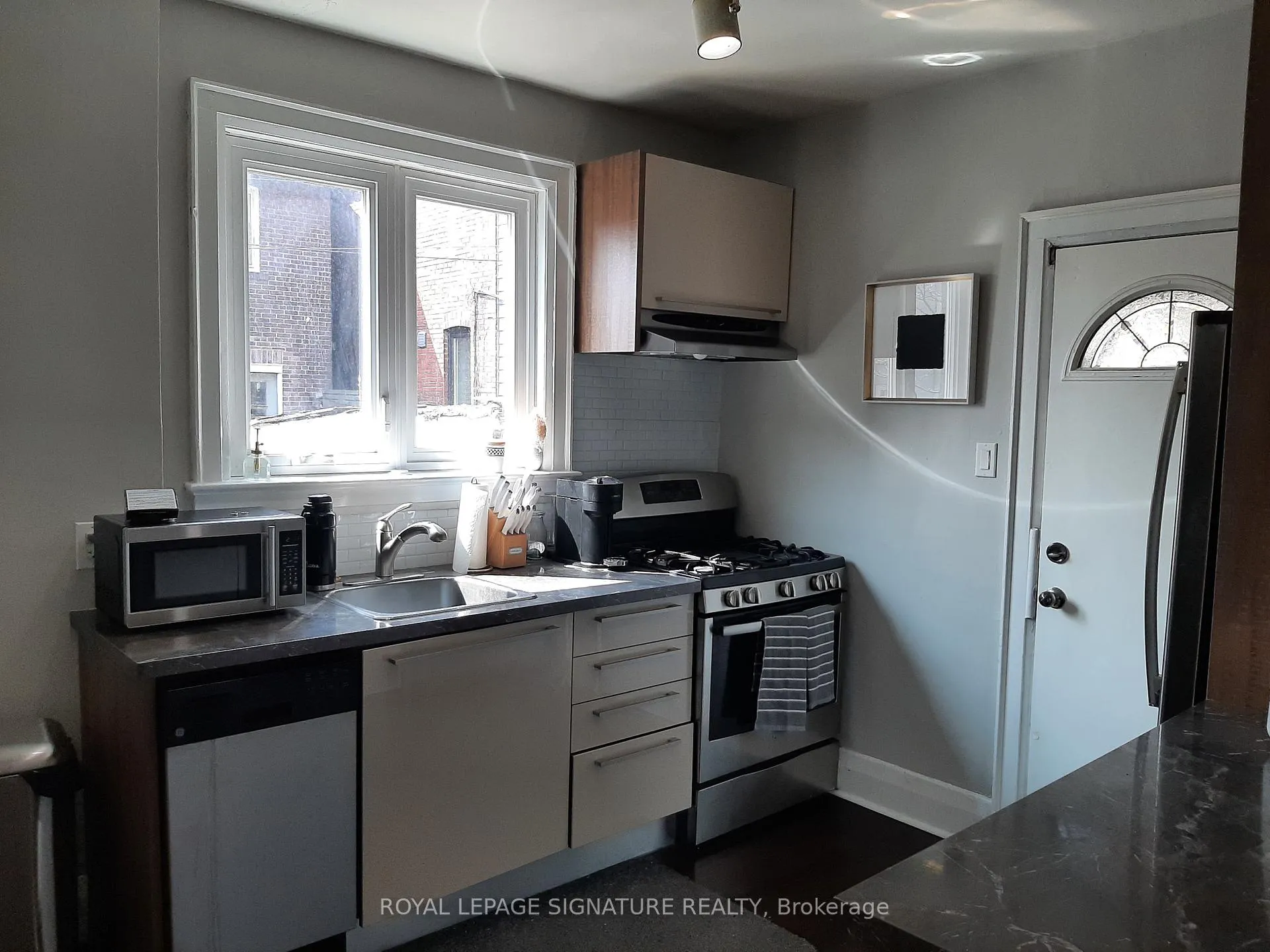 Photo 10 of Unit Upper, 180 Dufferin Street, Toronto, South Parkdale — HOMEH