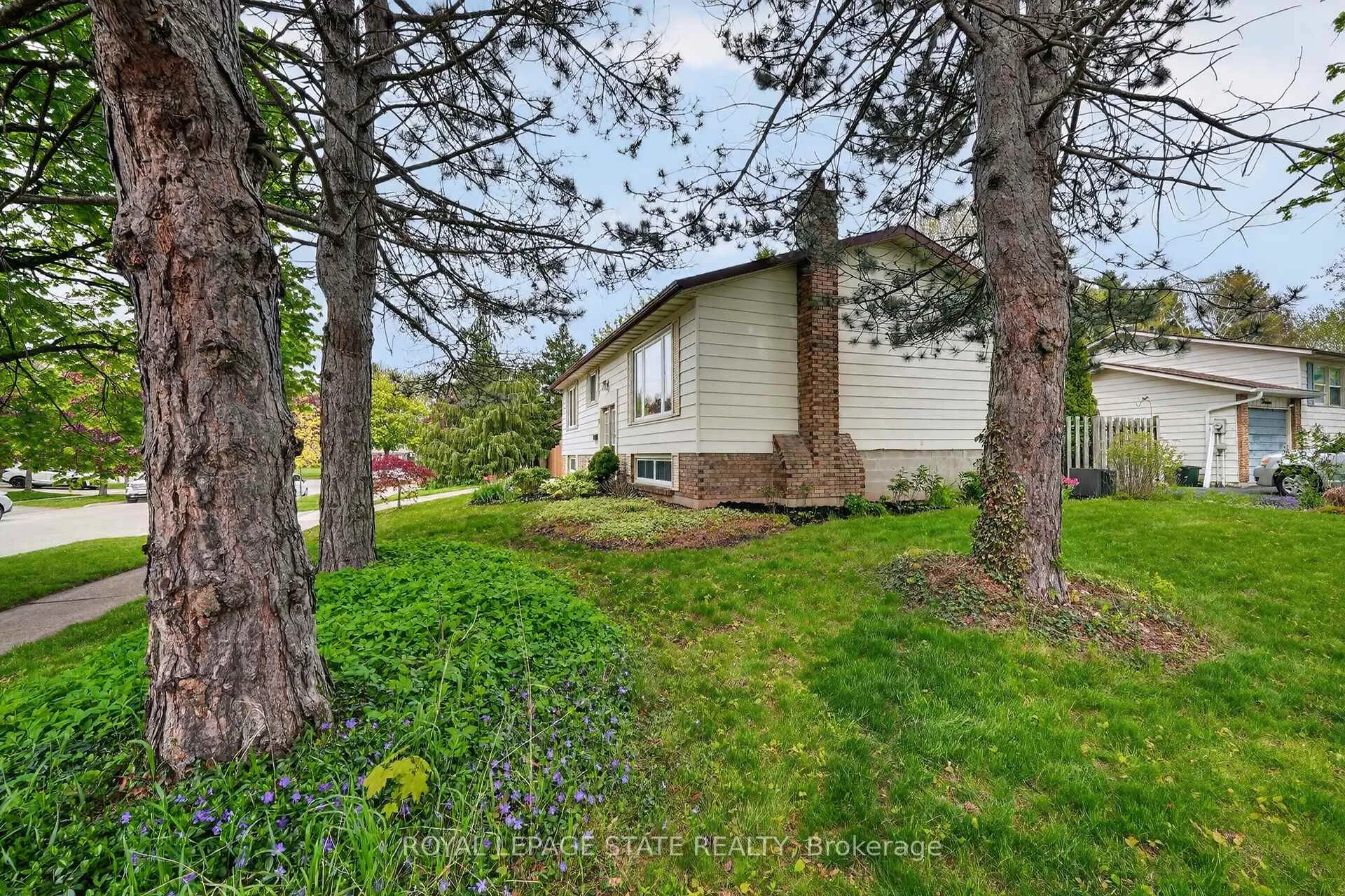 Photo 38 of 9 Juliana Road, Grimsby, Grimsby East — HOMEH