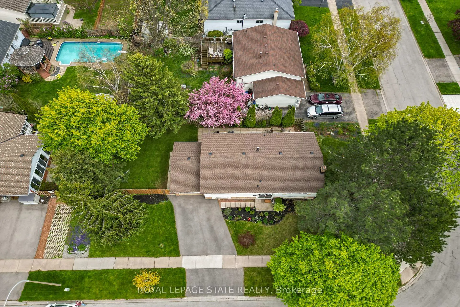 Photo 43 of 9 Juliana Road, Grimsby, Grimsby East — HOMEH