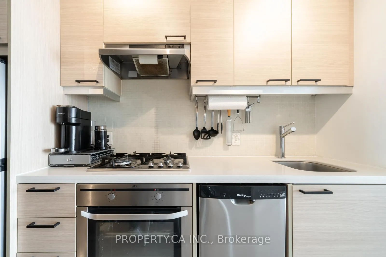 Photo 6 of Unit 403, 25 Oxley Street, Toronto, Waterfront Communities — HOMEH